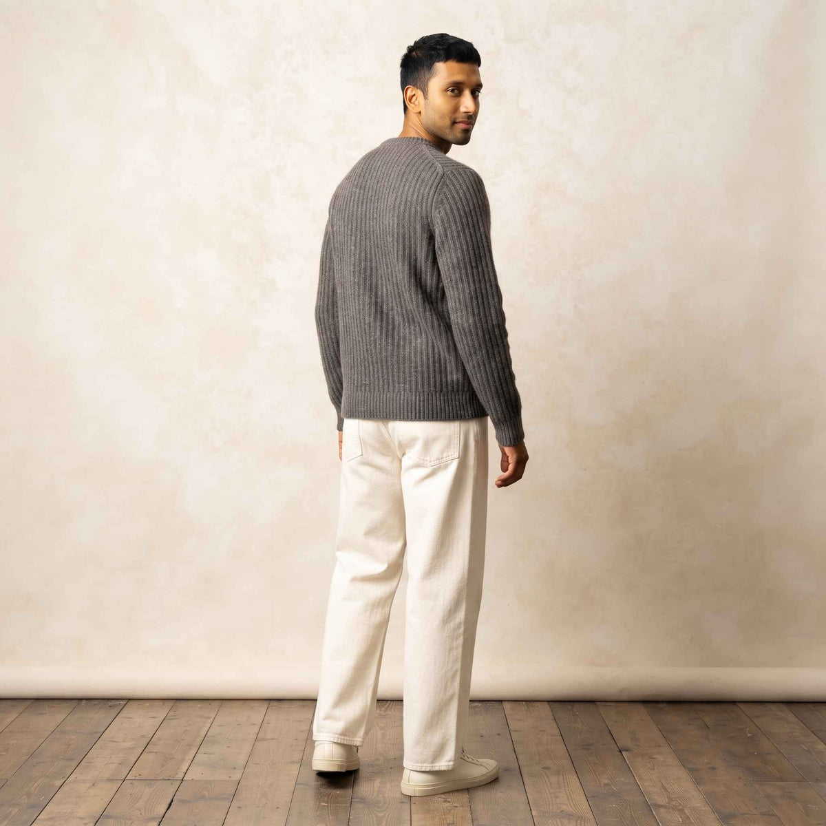 Men's Undyed Ribbed Cashmere Crewneck Sweater - Signature