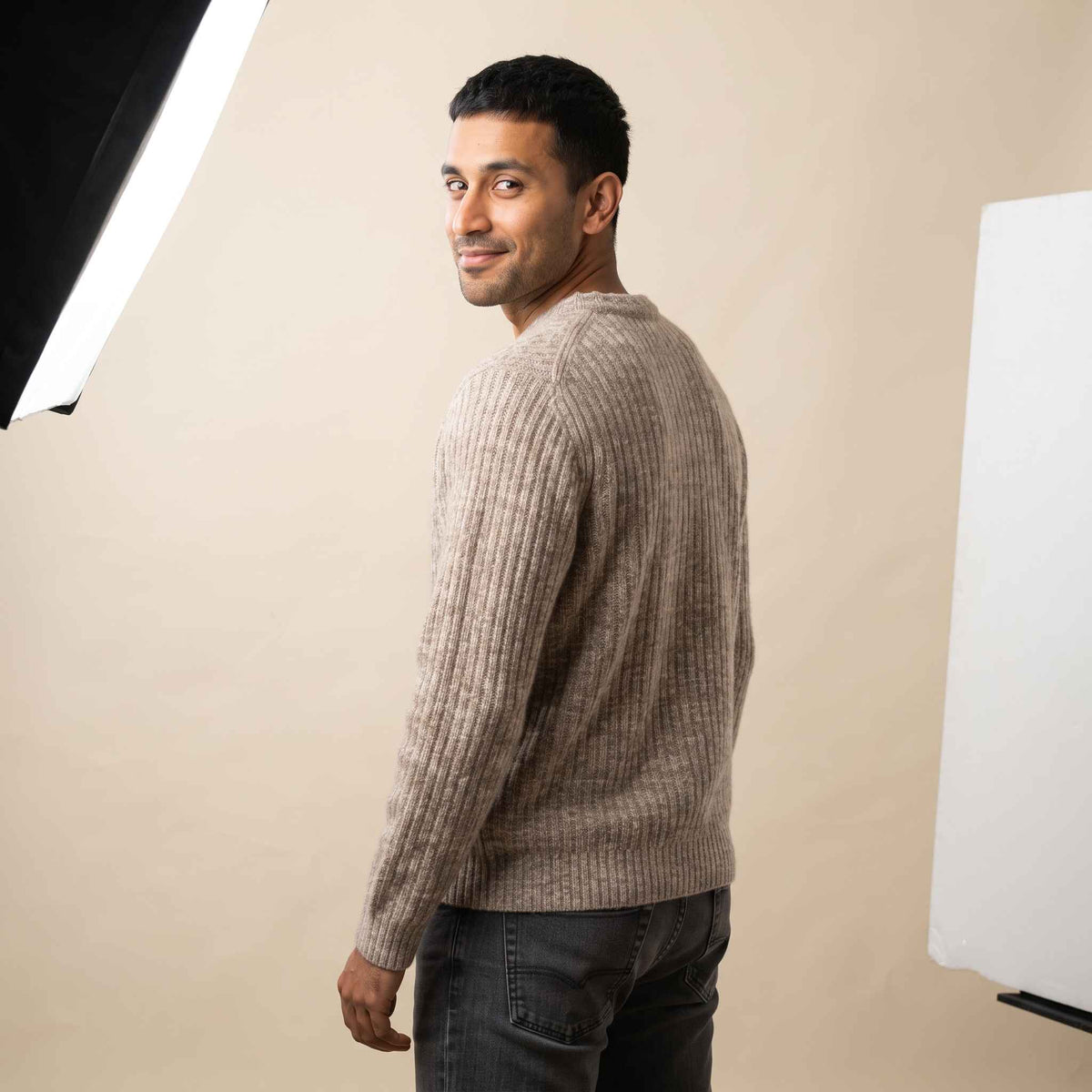 Men's Undyed Ribbed Cashmere Crewneck Sweater - Signature