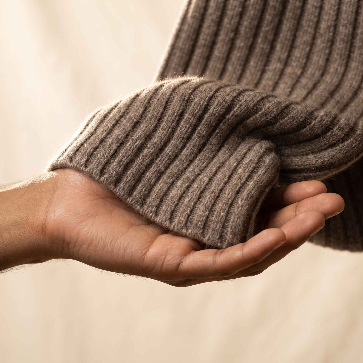 Men's Undyed Ribbed Cashmere Crewneck Sweater - Signature