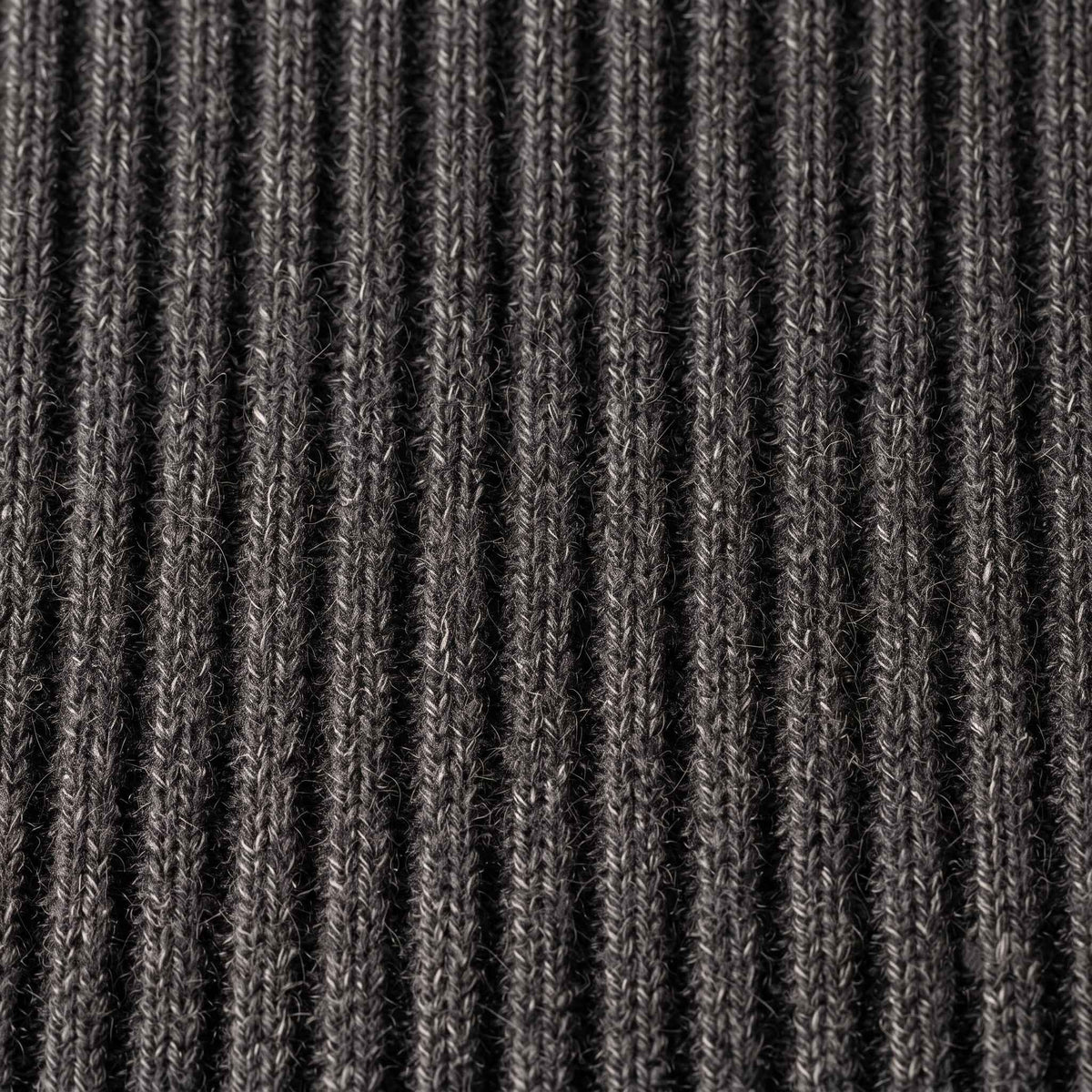 Men's Undyed Ribbed Cashmere Crewneck Sweater - Signature