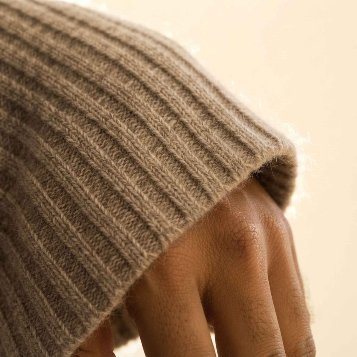Men's Undyed Ribbed Cashmere Crewneck Sweater - Signature