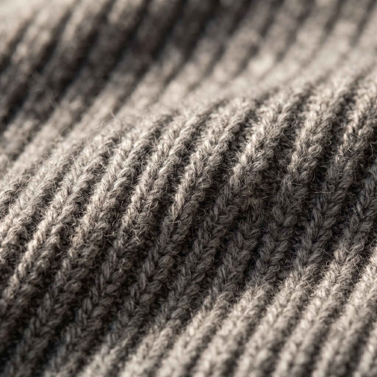 Men's Undyed Ribbed Cashmere Crewneck Sweater - Signature