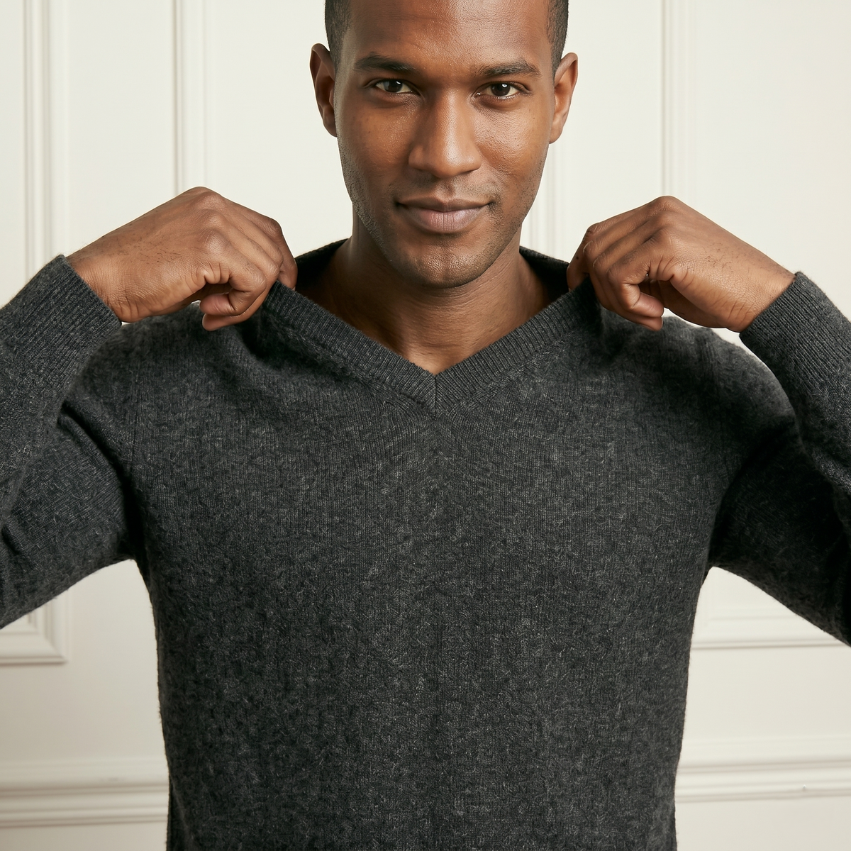 Men's Undyed Cashmere V-Neck Sweater - Executive